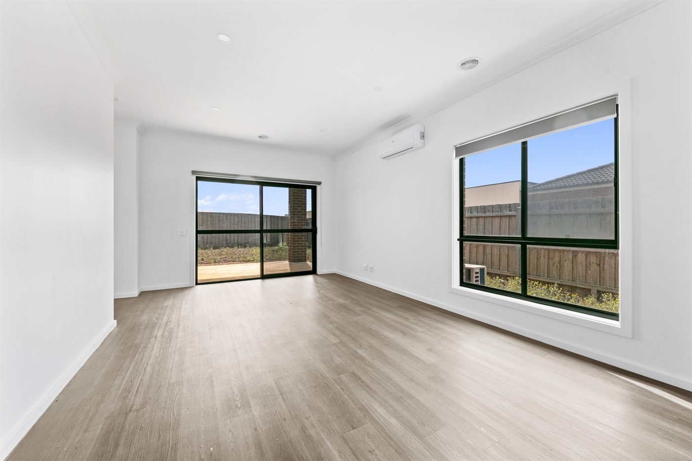 31 Eshal Crescent, photograph 5.