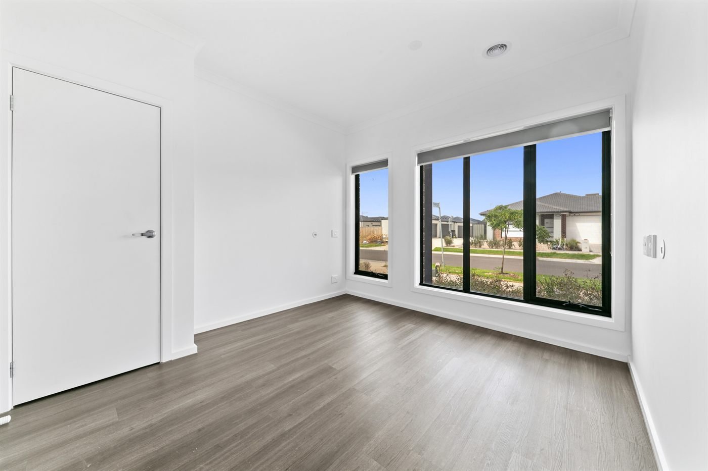 31 Eshal Crescent, photograph 6.