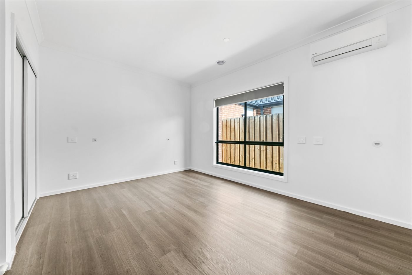 31 Eshal Crescent, photograph 7.