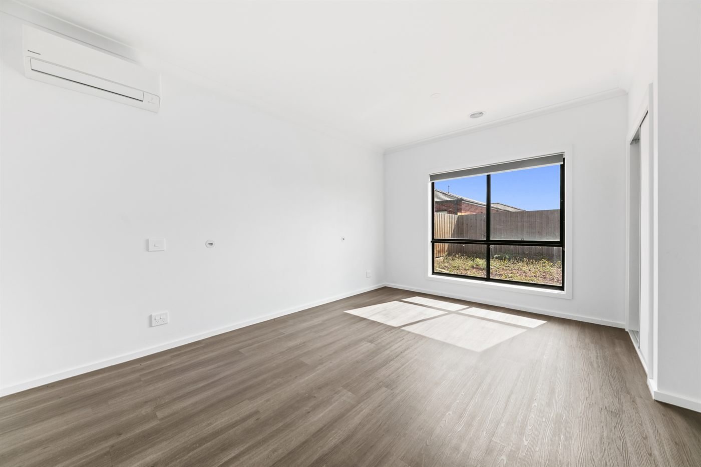 31 Eshal Crescent, photograph 8.