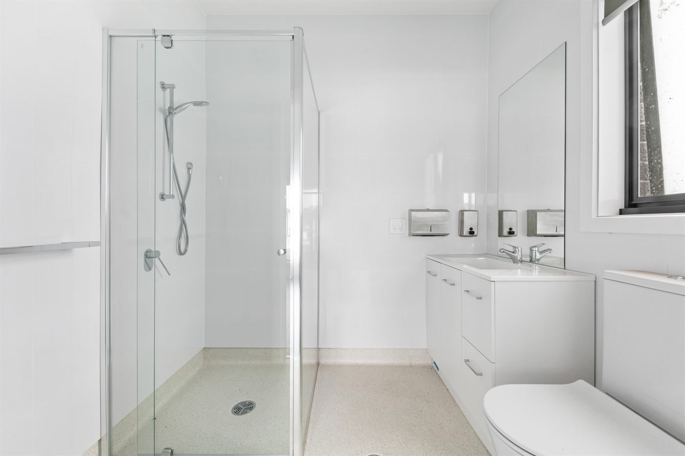31 Eshal Crescent, photograph 11.