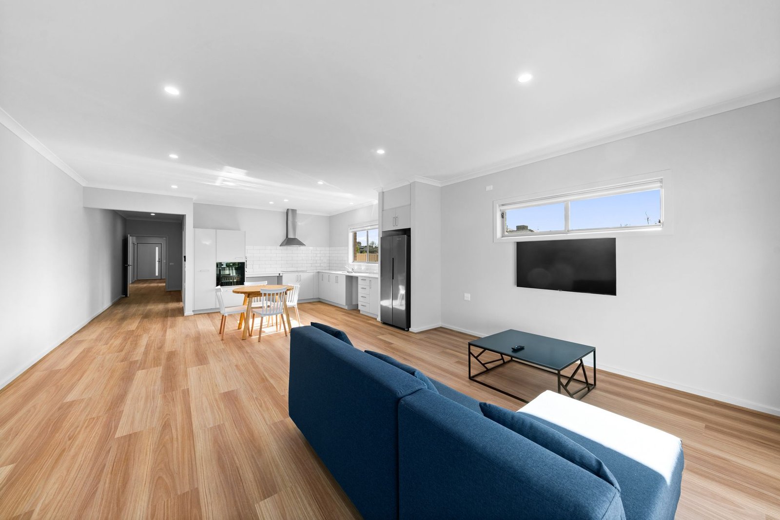317 Charlemont Road, photograph 2.