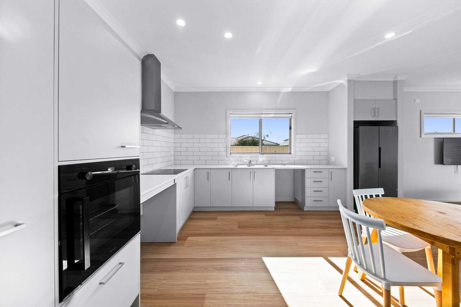 317 Charlemont Road, photograph 4.