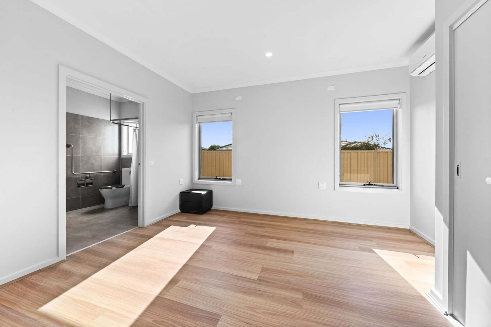 317 Charlemont Road, photograph 5.