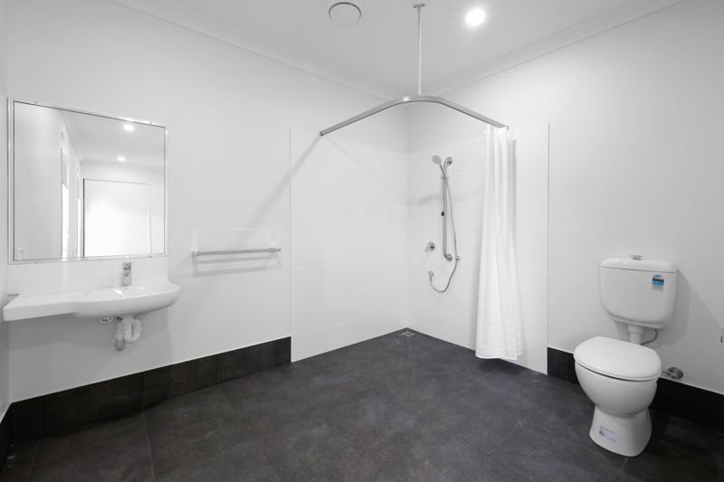 32 Chester Crescent, photograph 4.