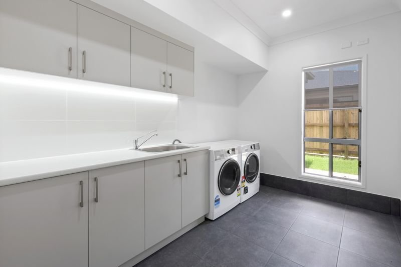 32 Chester Crescent, photograph 5.