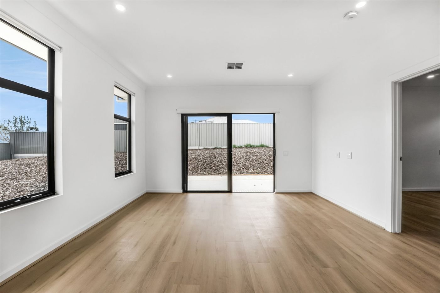 35 Leonard Avenue, photograph 2.