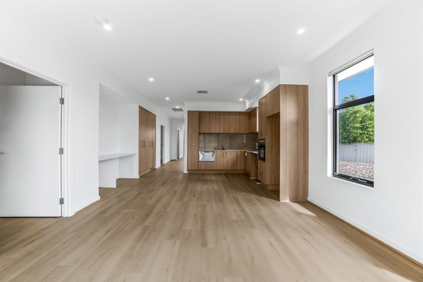 35 Leonard Avenue, photograph 3.