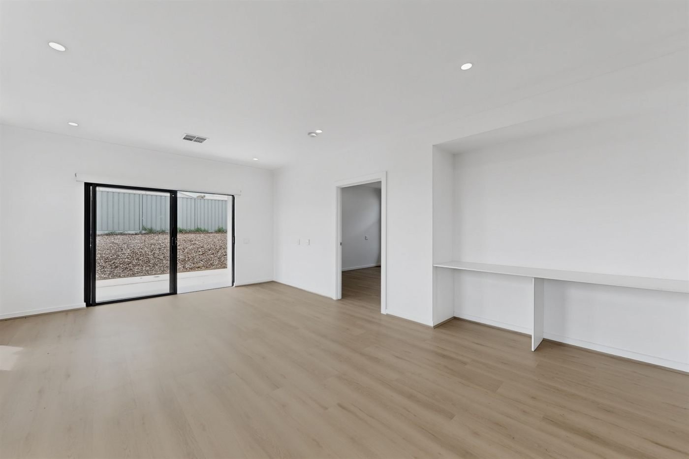 35 Leonard Avenue, photograph 4.
