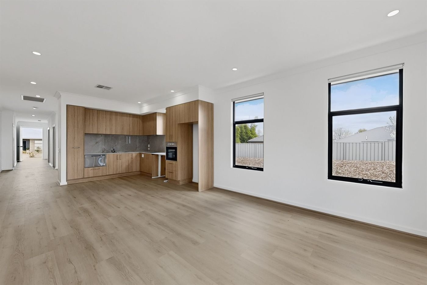 35 Leonard Avenue, photograph 5.