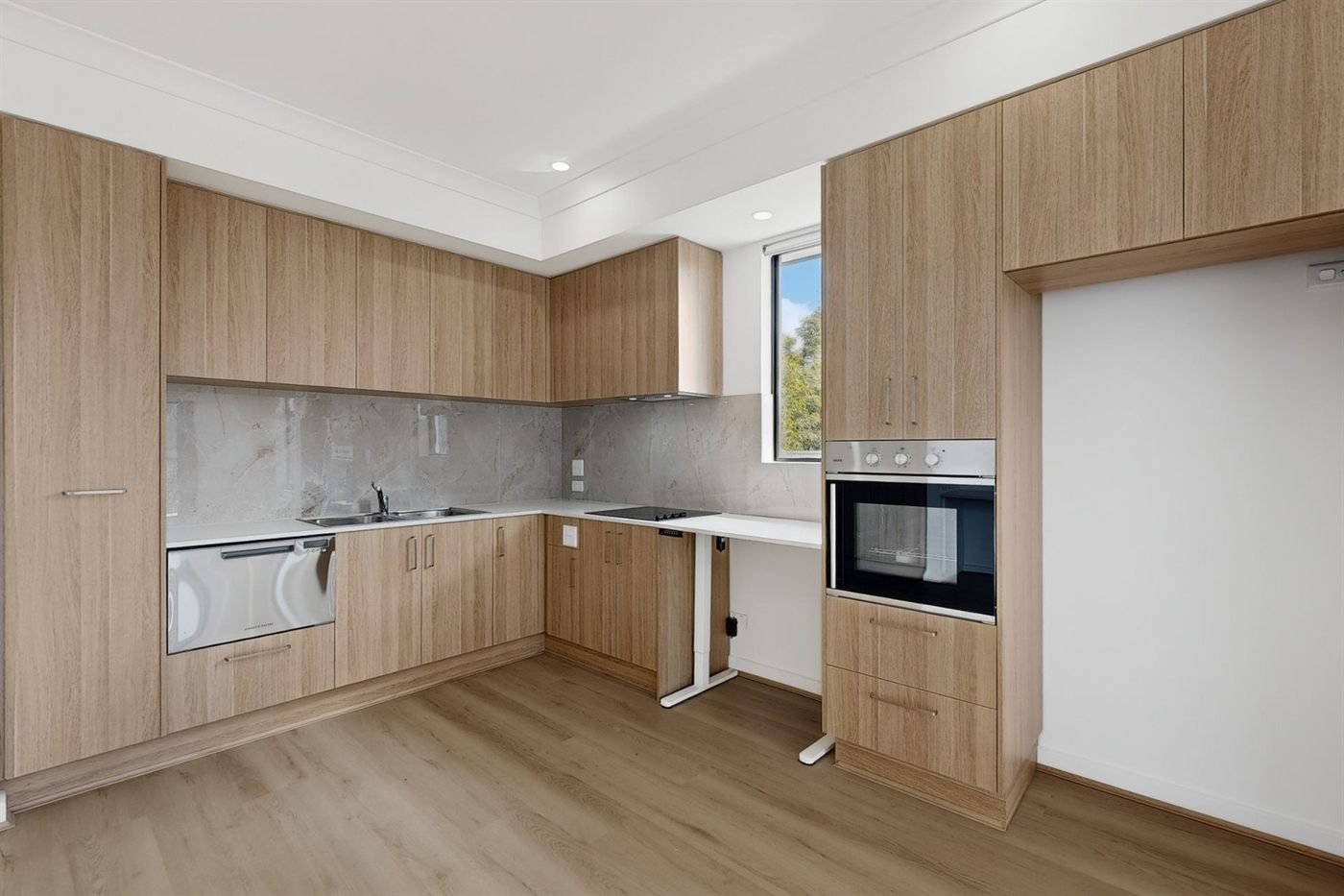 35 Leonard Avenue, photograph 6.