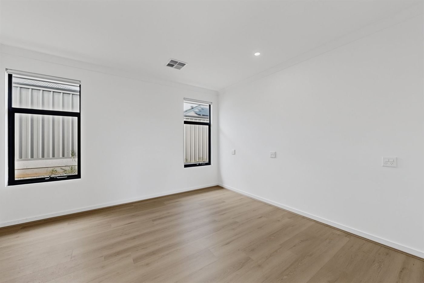 35 Leonard Avenue, photograph 9.