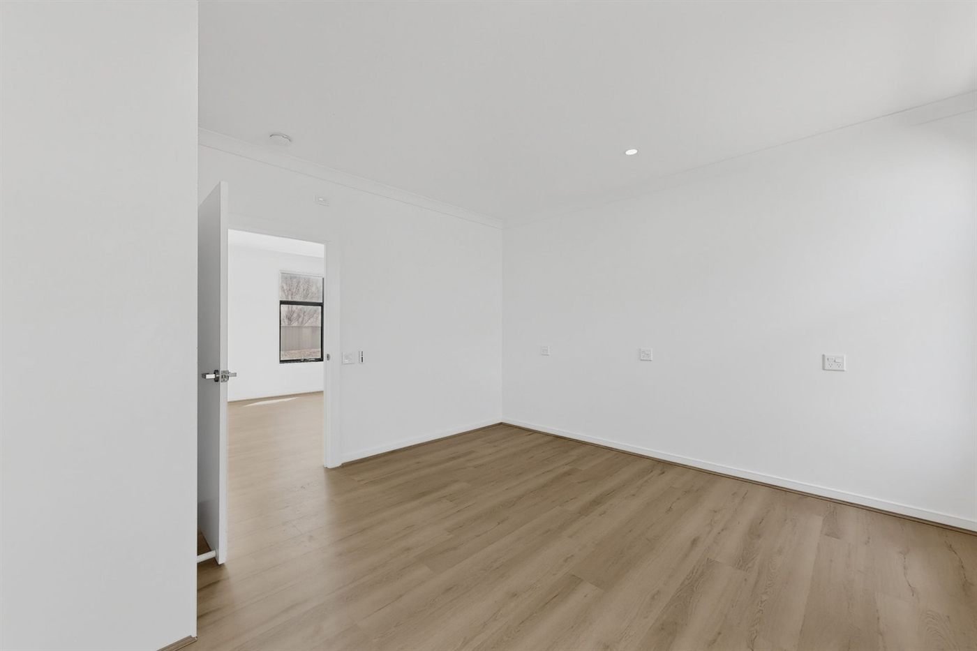 35 Leonard Avenue, photograph 15.