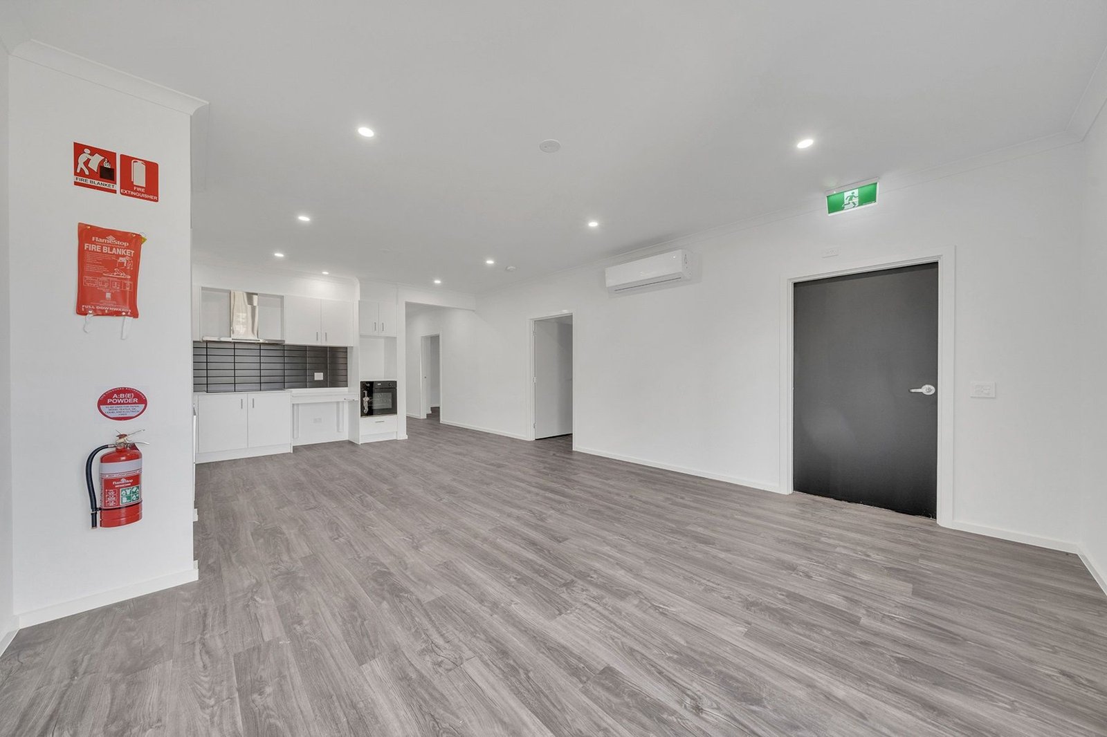 36 Canyon Circuit, photograph 6.