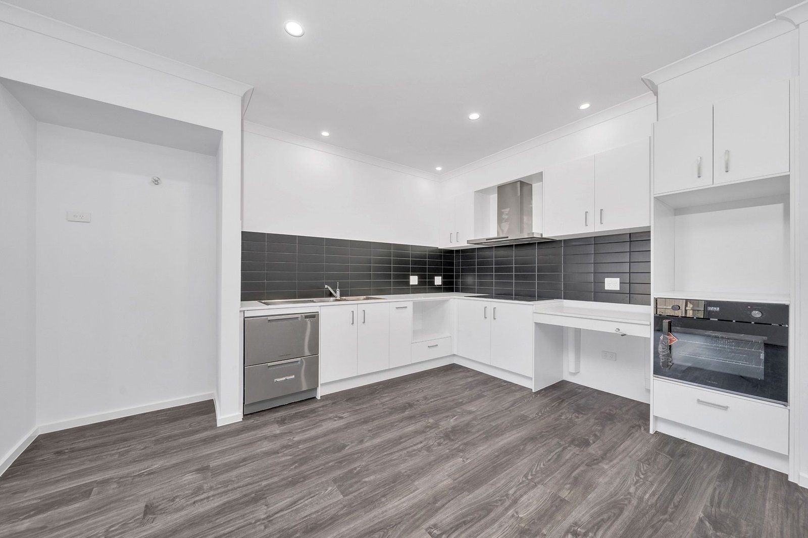 36 Canyon Circuit, photograph 8.