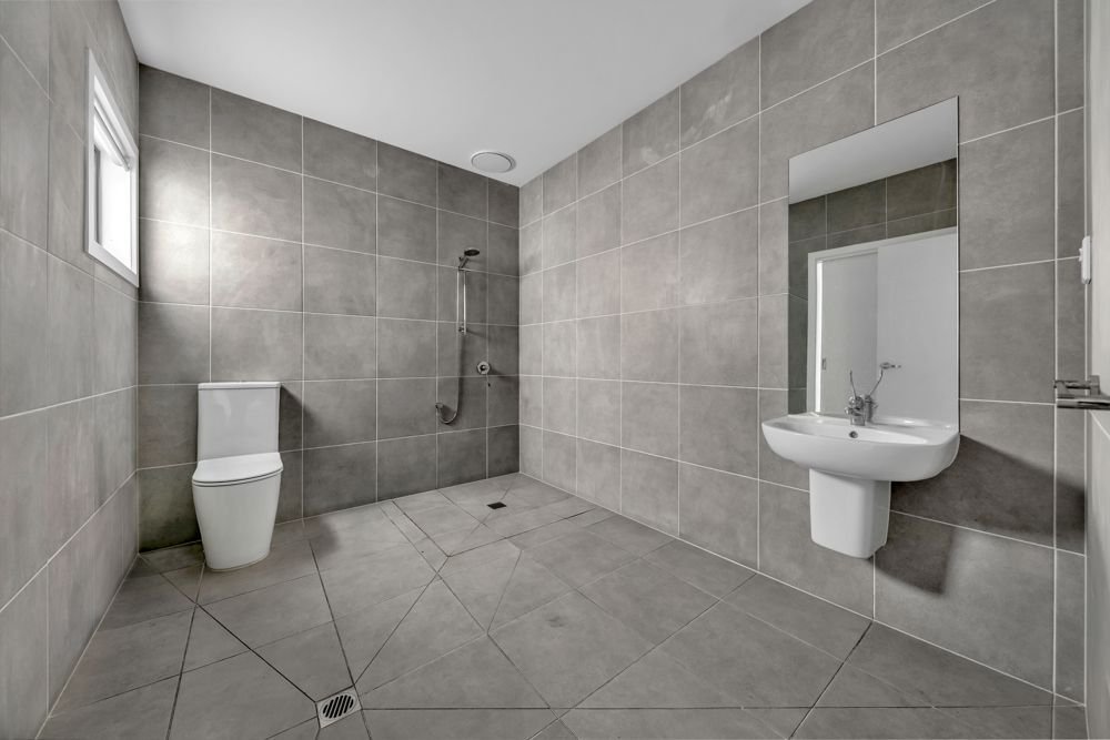36 Innsbruck Road, photograph 1.