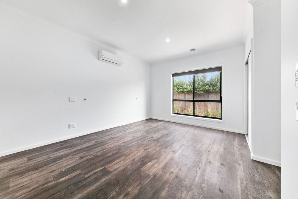 35 Westbourne Street, Strathtulloh, photograph 6.