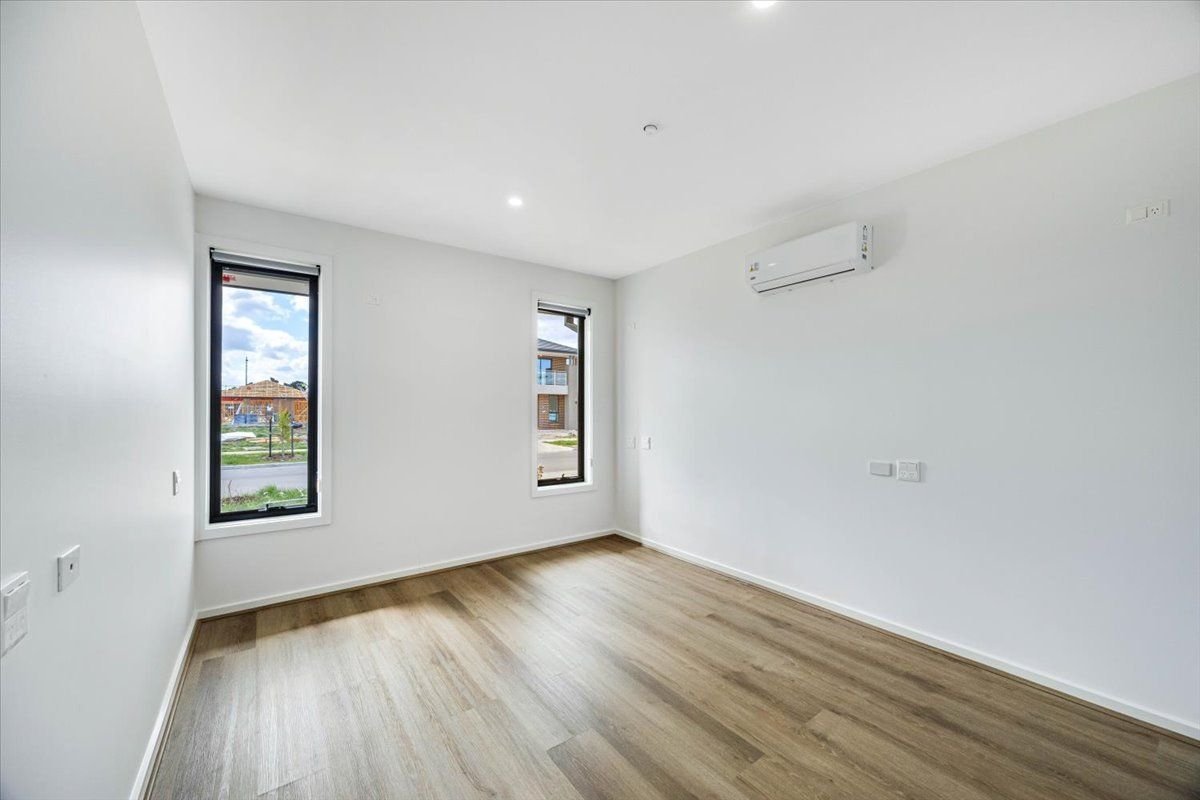 4 Denmead Drive, photograph 2.