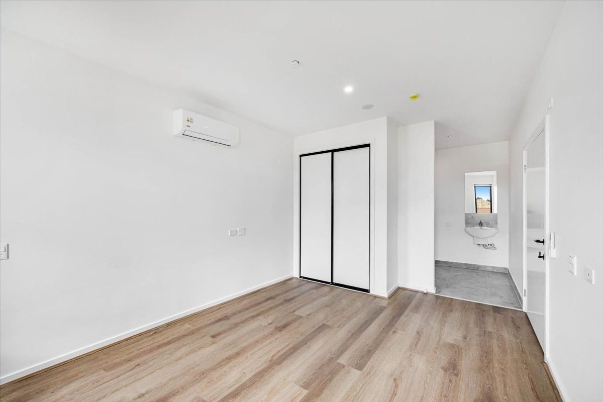 4 Denmead Drive, photograph 7.