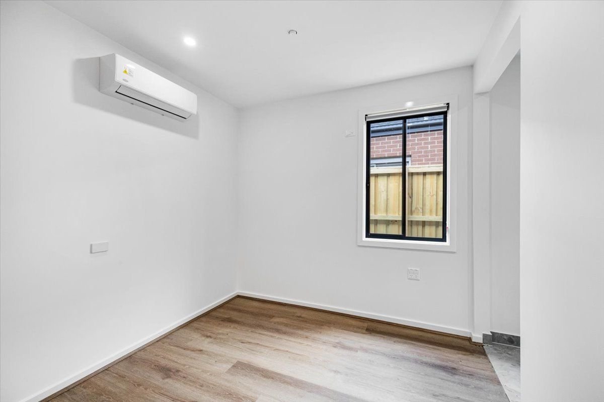 4 Denmead Drive, photograph 8.
