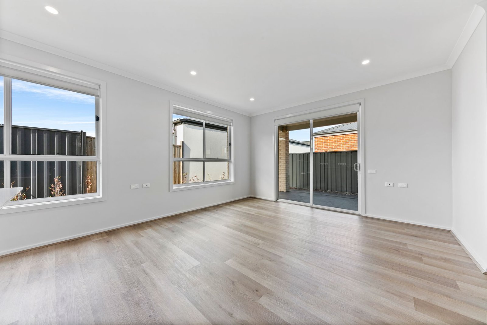 4 Feathertop Avenue, photograph 3.