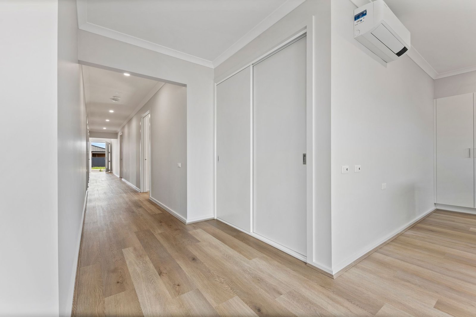 4 Feathertop Avenue, photograph 4.