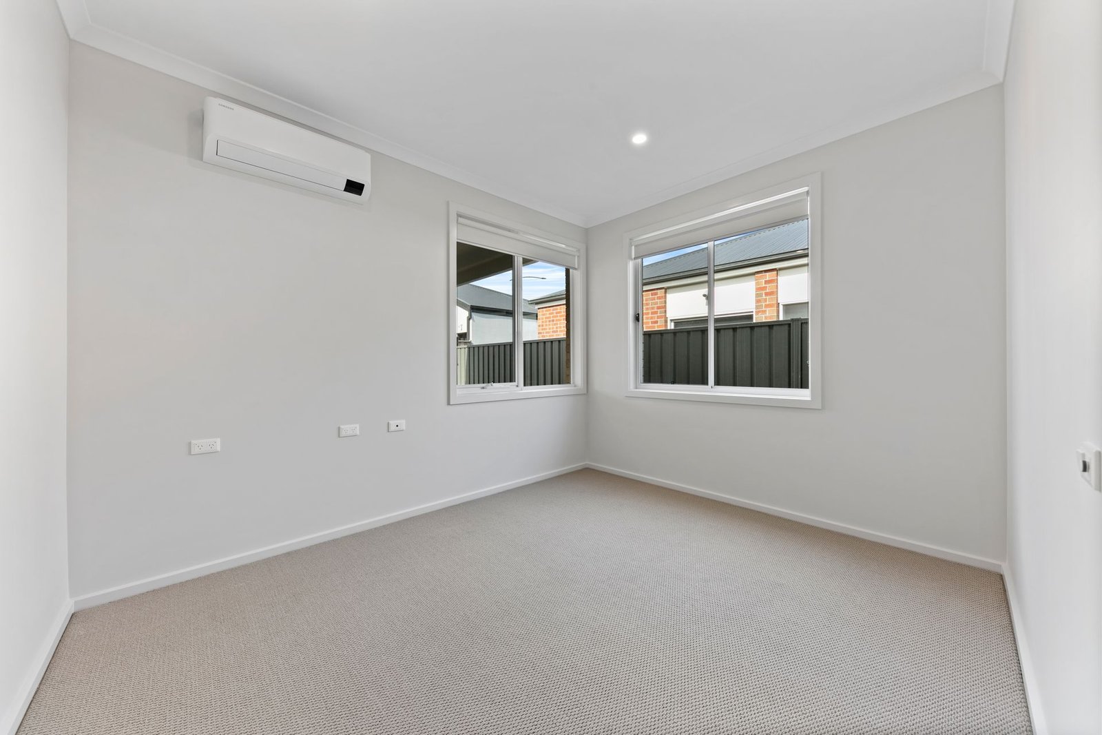 4 Feathertop Avenue, photograph 5.
