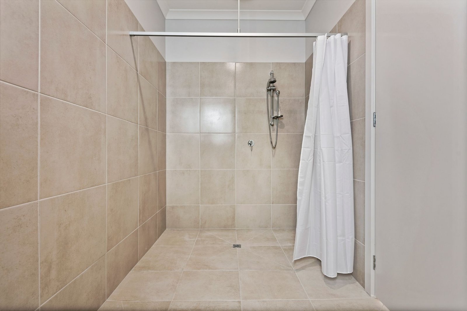 4 Feathertop Avenue, photograph 7.