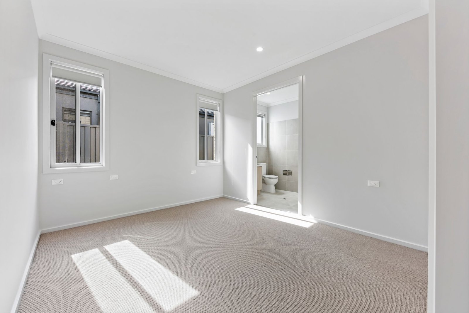 4 Feathertop Avenue, photograph 9.