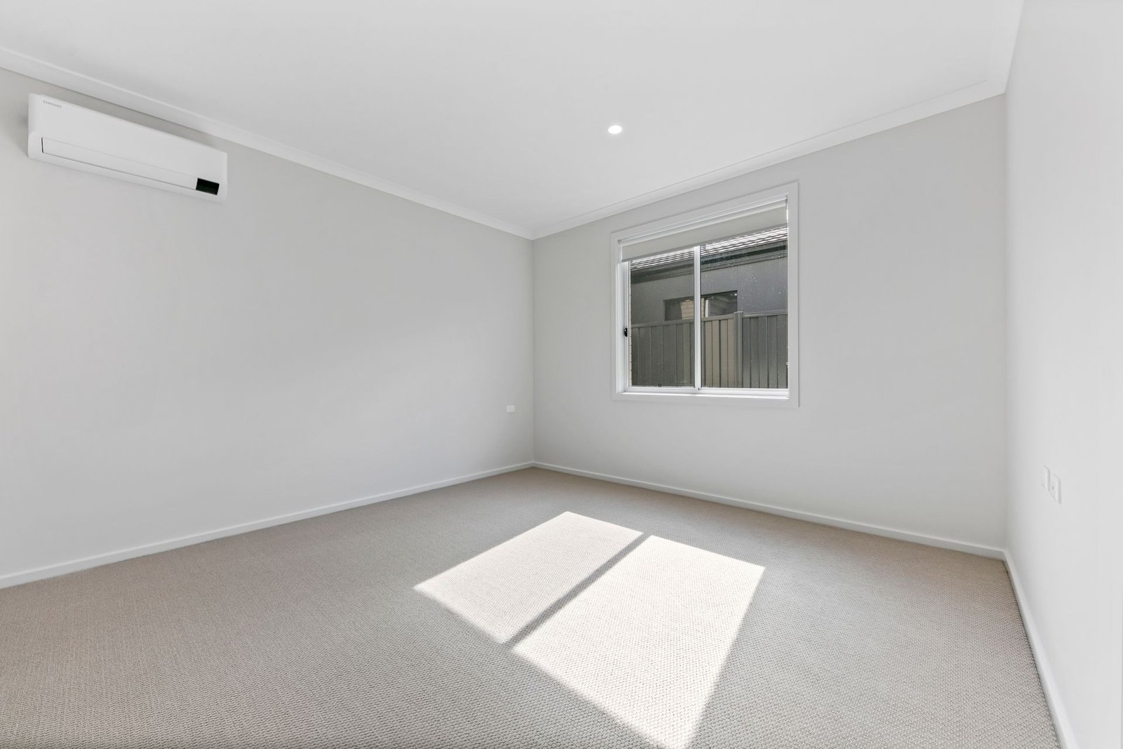 4 Feathertop Avenue, photograph 10.
