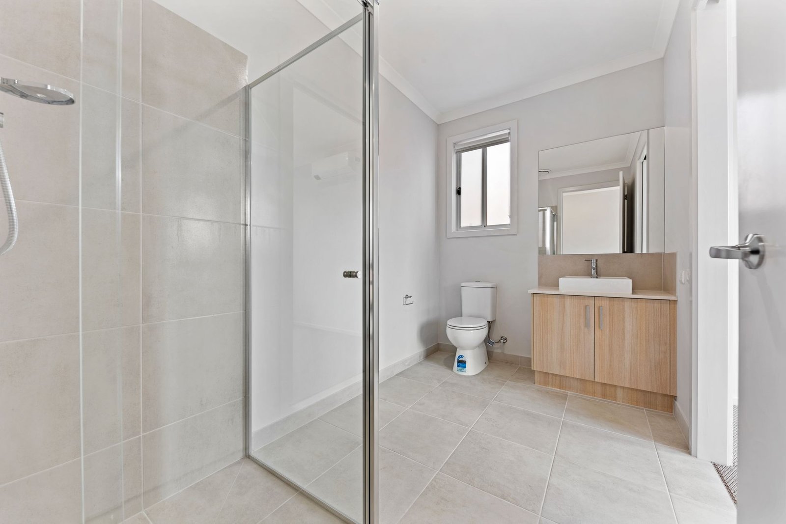 4 Feathertop Avenue, photograph 12.