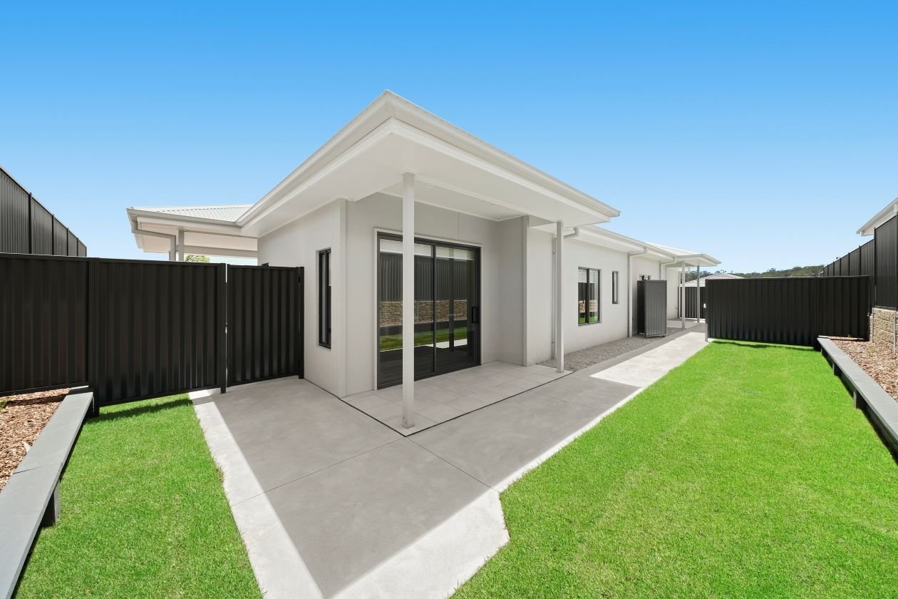 4 Whitlam Street, photograph 1.