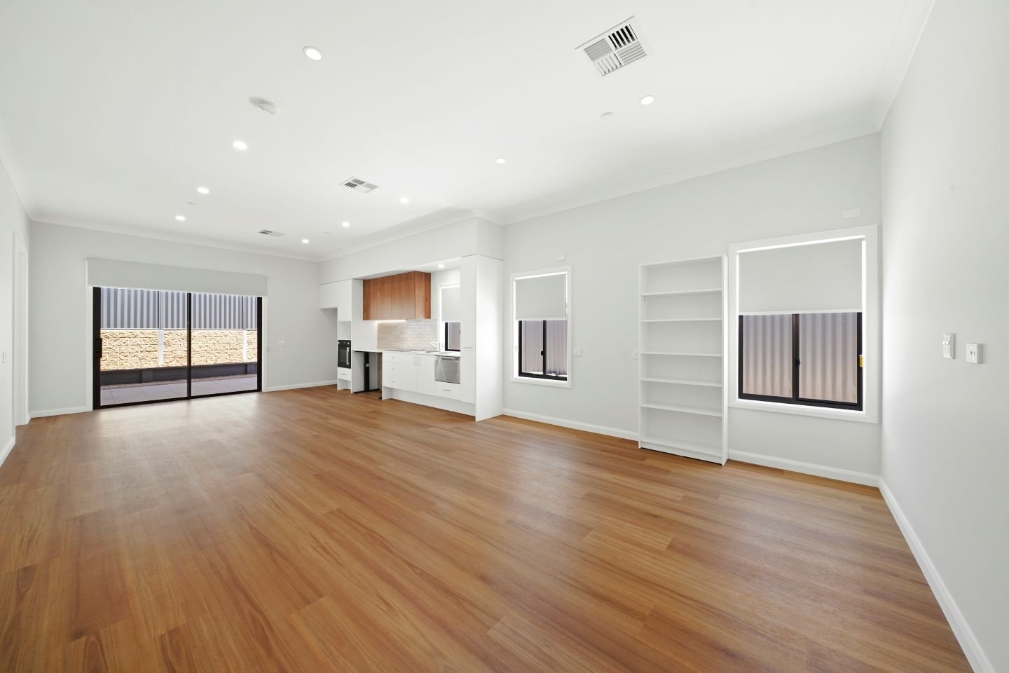 4 Whitlam Street, photograph 3.