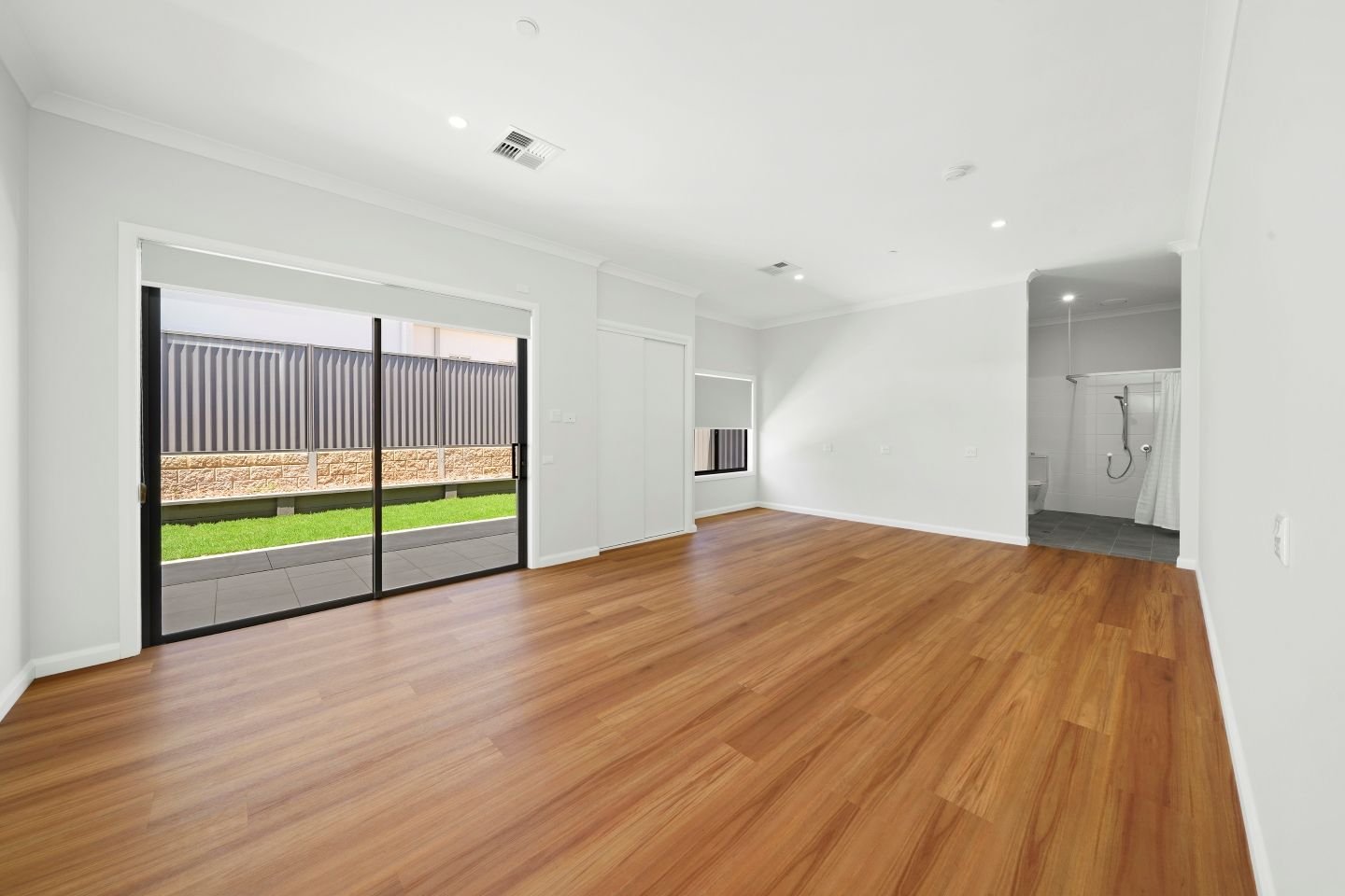 4 Whitlam Street, photograph 4.