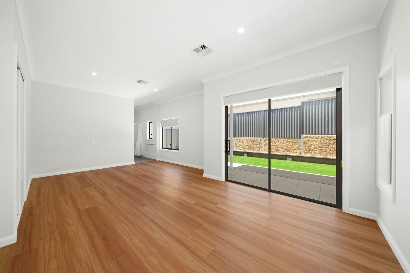 4 Whitlam Street, photograph 6.
