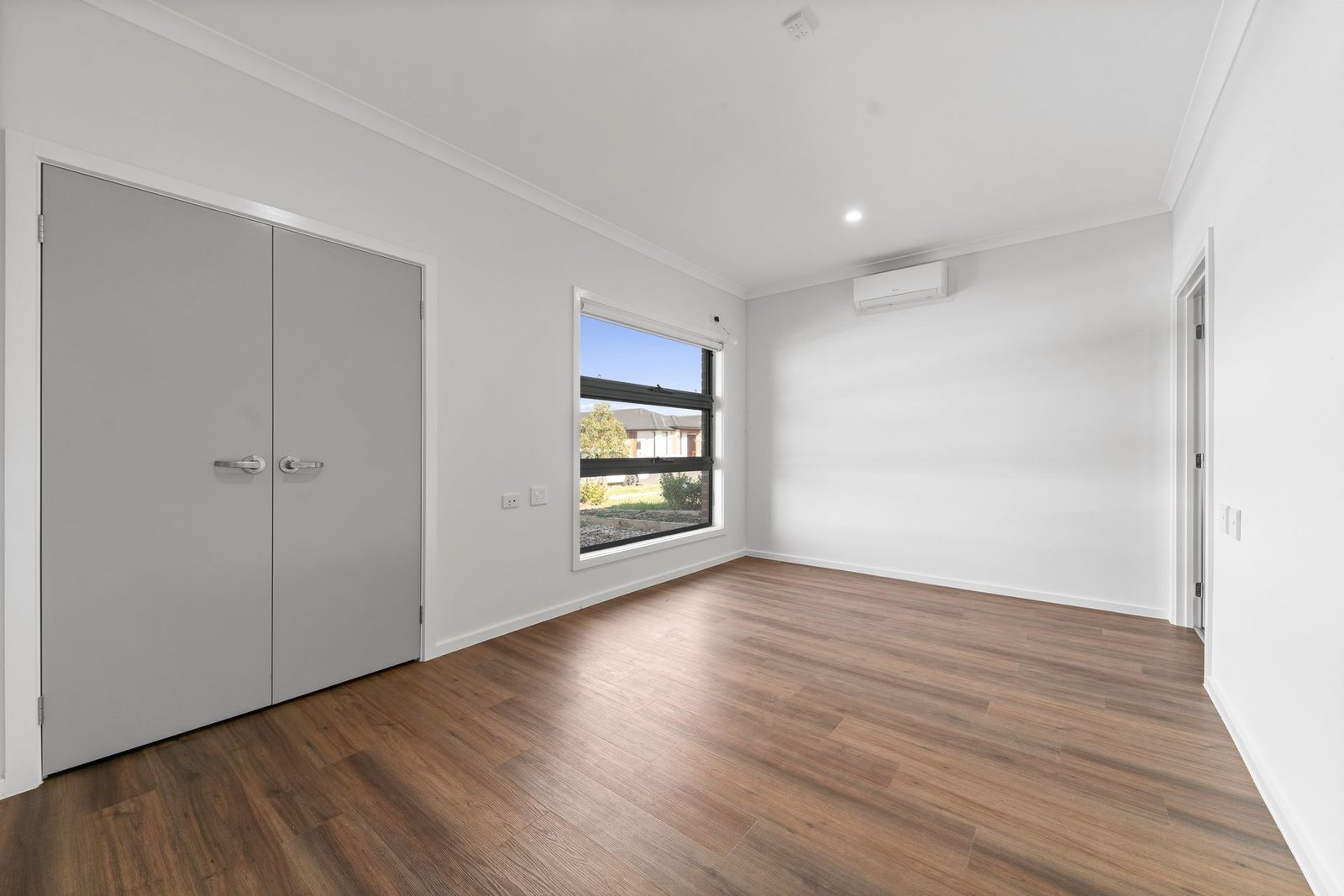 43 Canyon Circuit, photograph 1.