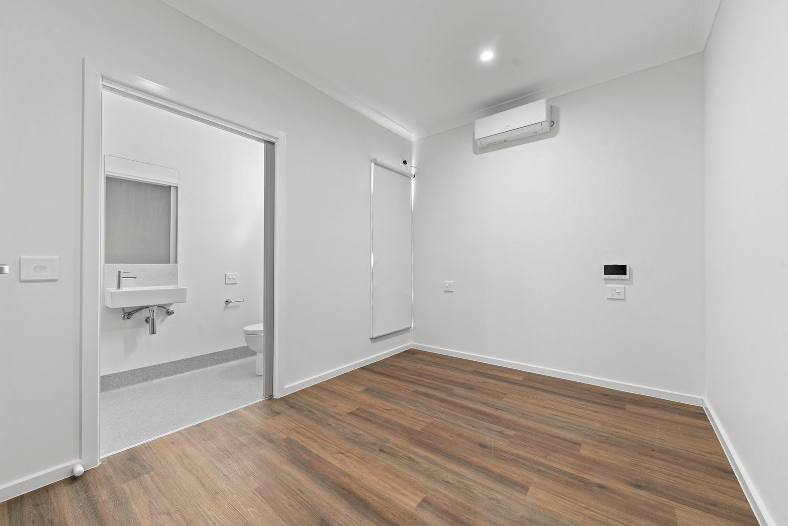 43 Canyon Circuit, photograph 9.