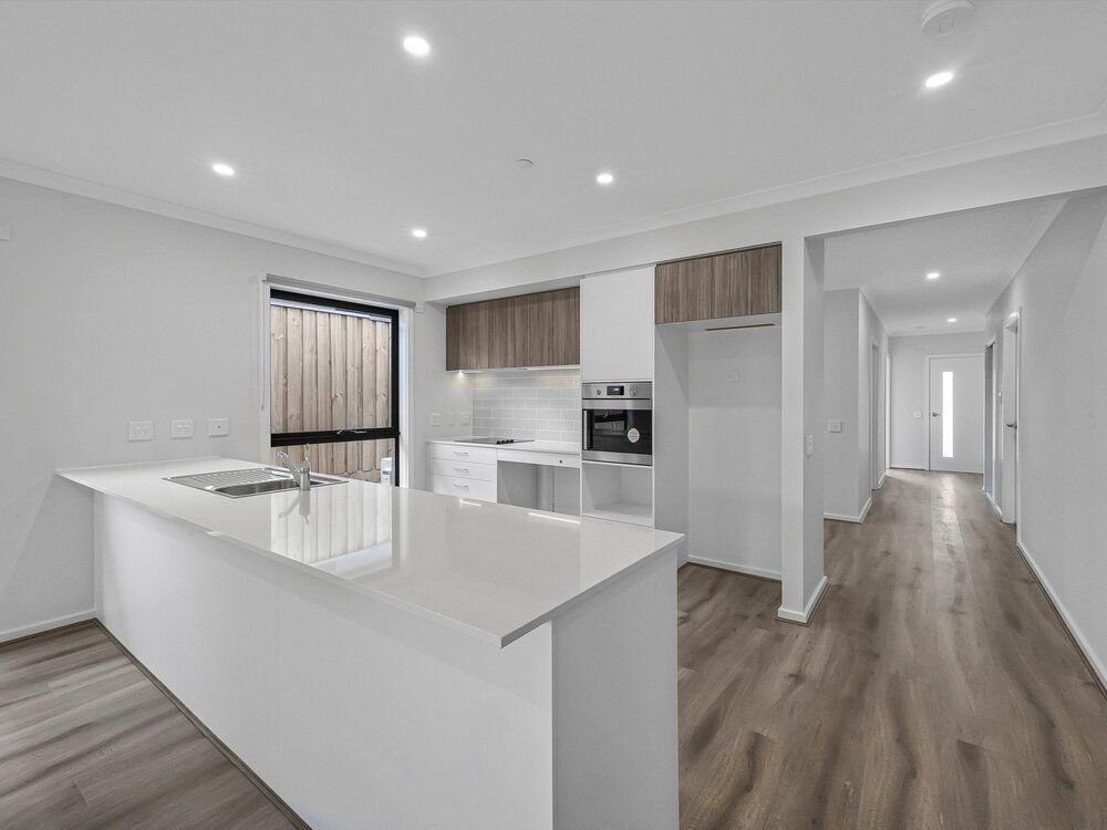43 Leeward Drive, photograph 1.