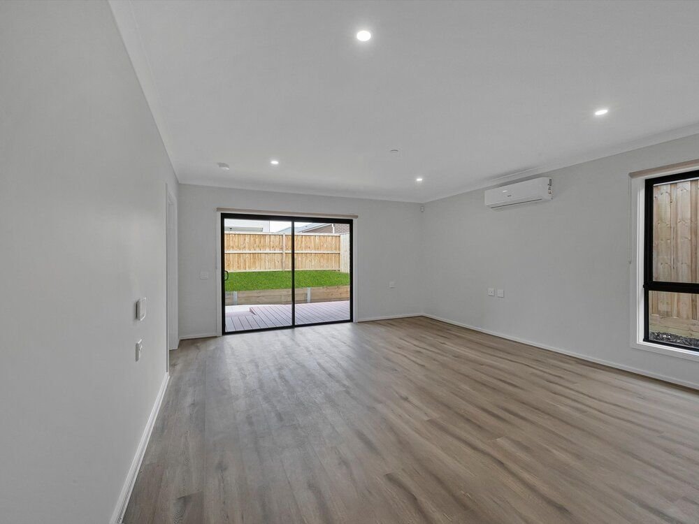 43 Leeward Drive, photograph 2.