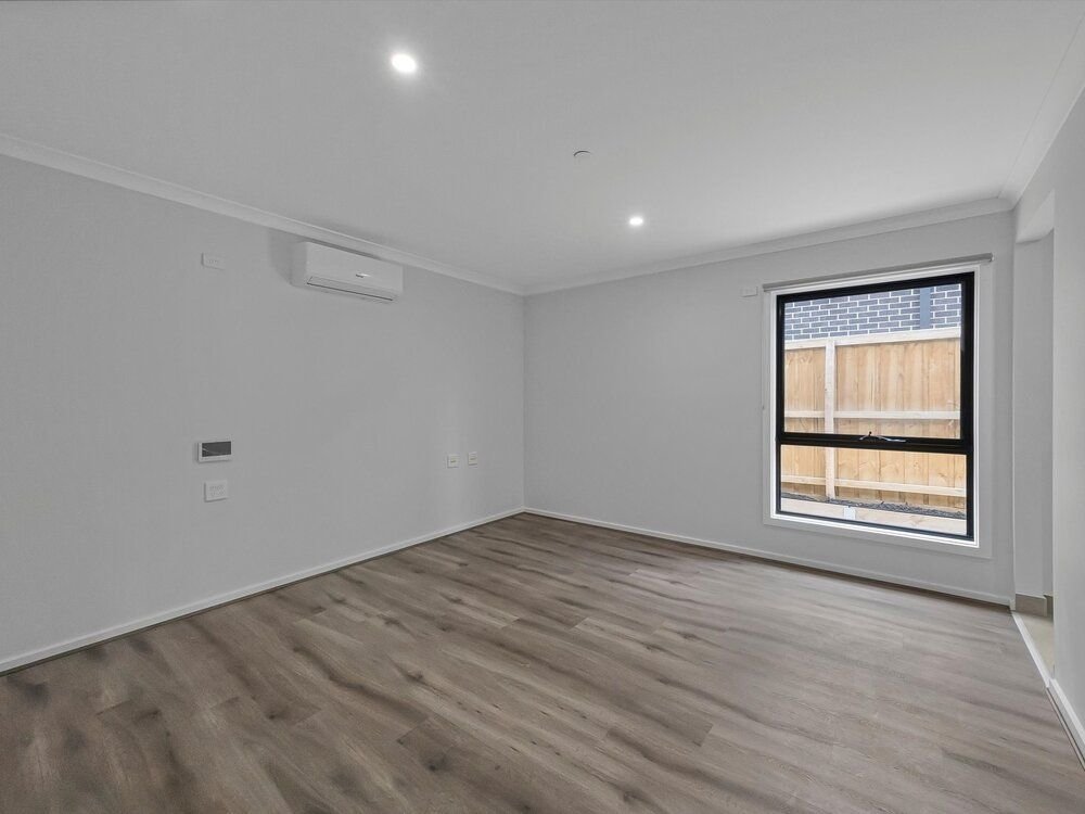 43 Leeward Drive, photograph 3.