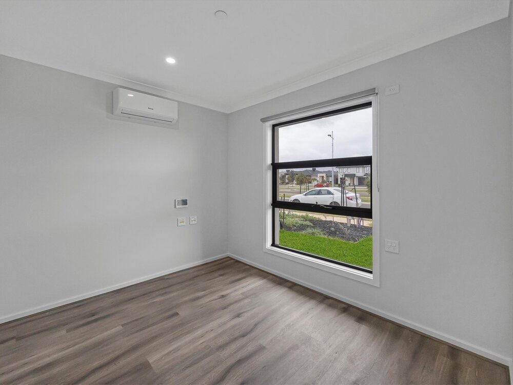43 Leeward Drive, photograph 5.