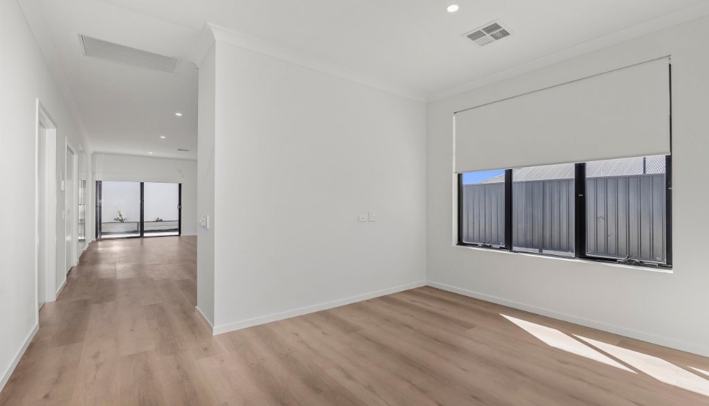 45 Evergreen Drive, photograph 12.