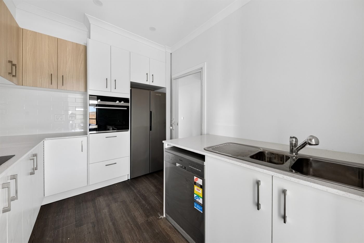 49 Woolspinner Crescent, photograph 6.