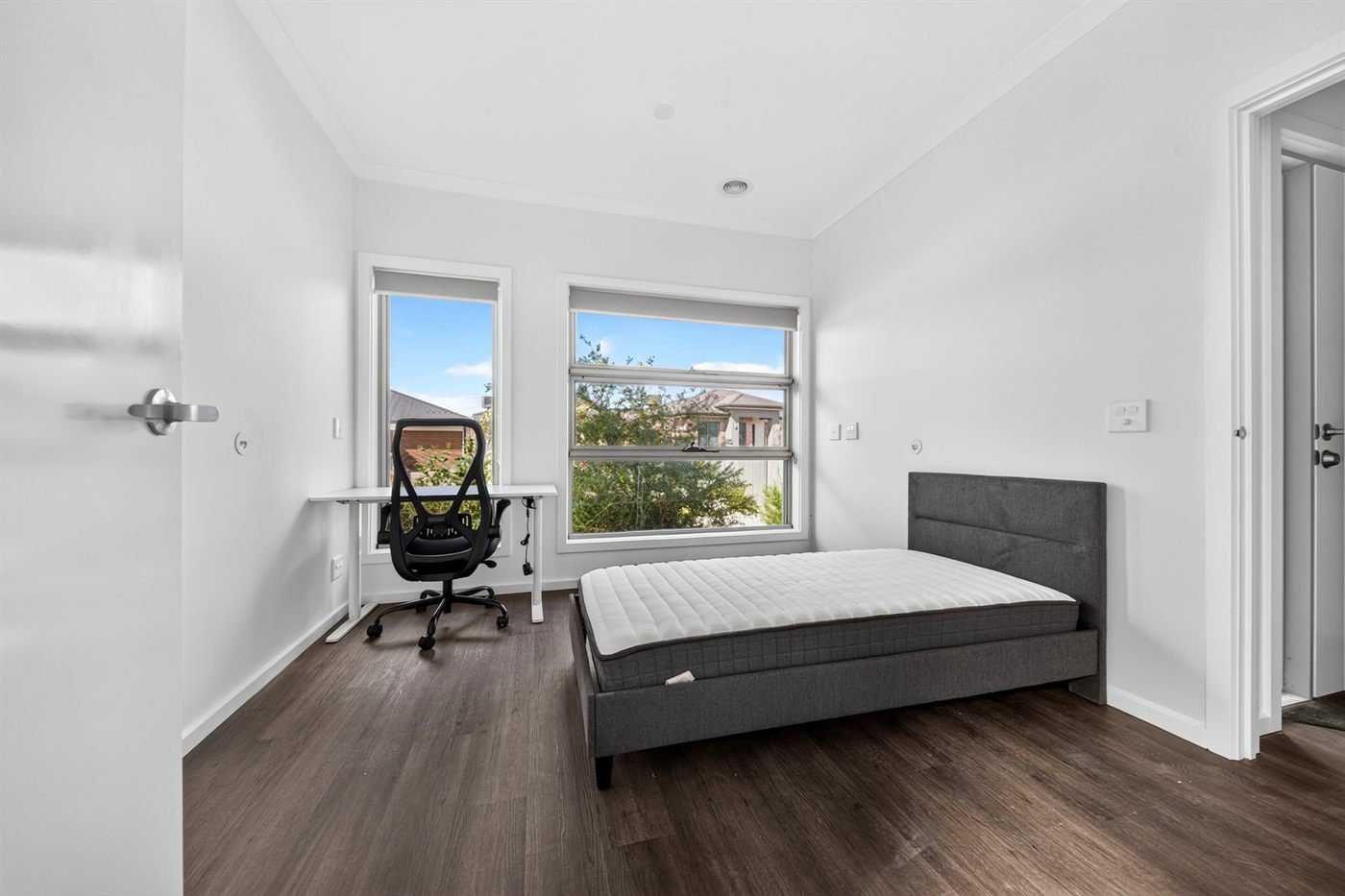 49 Woolspinner Crescent, photograph 7.