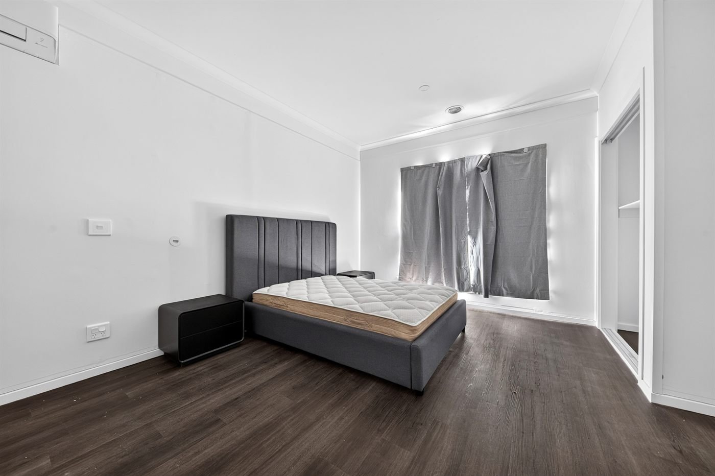 49 Woolspinner Crescent, photograph 8.