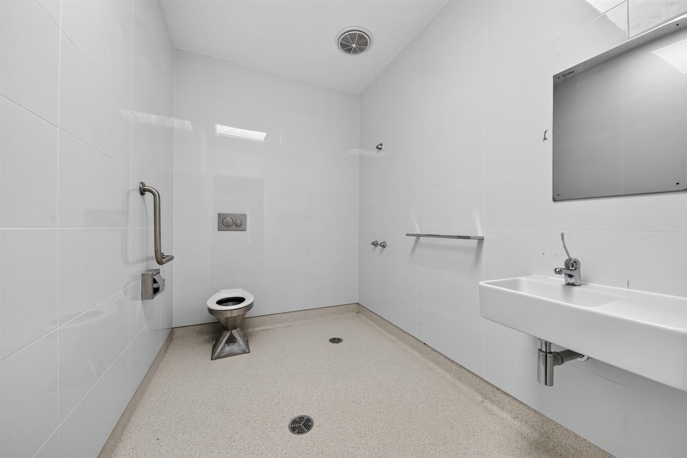 49 Woolspinner Crescent, photograph 11.