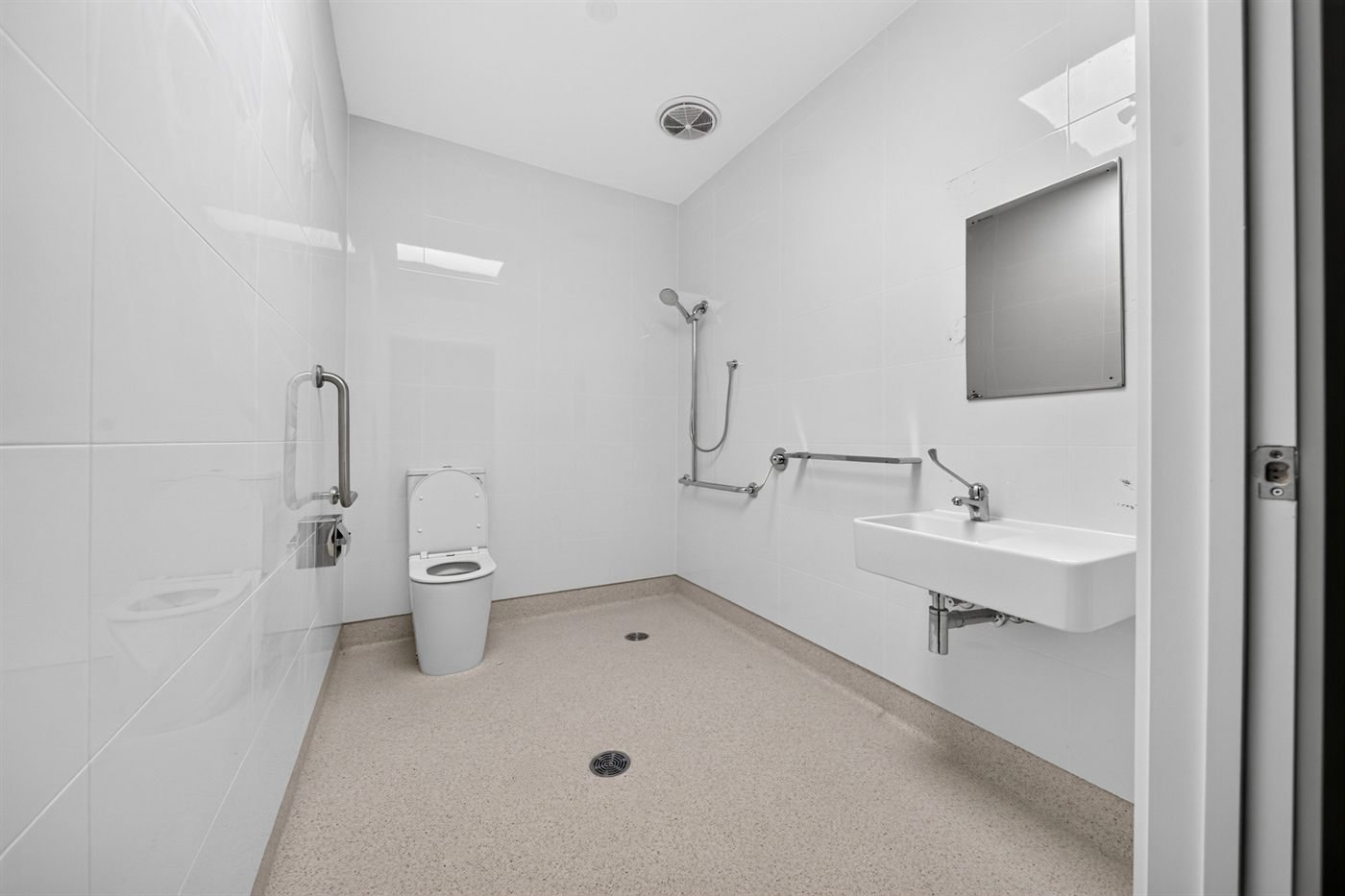 49 Woolspinner Crescent, photograph 12.