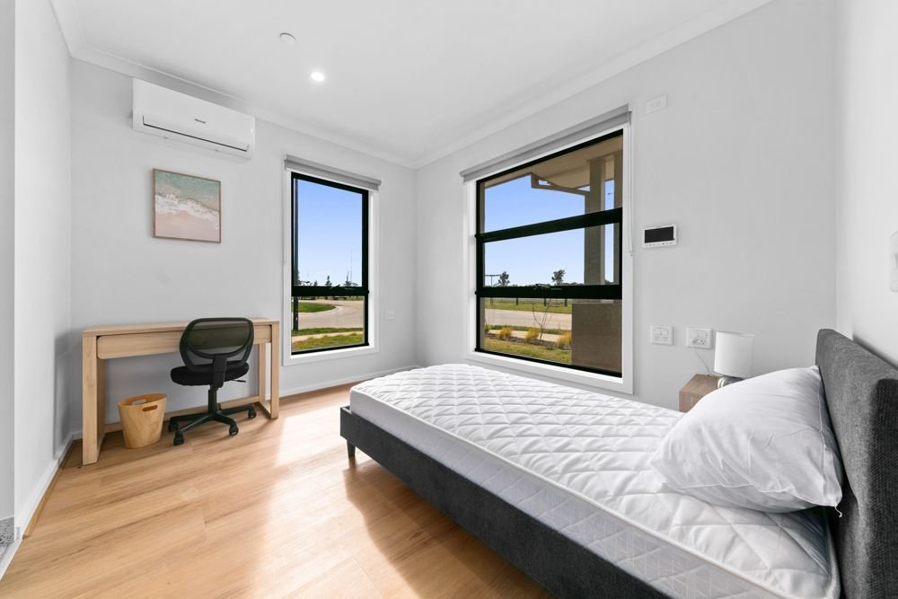 5 Blakewater Crescent, photograph 1.