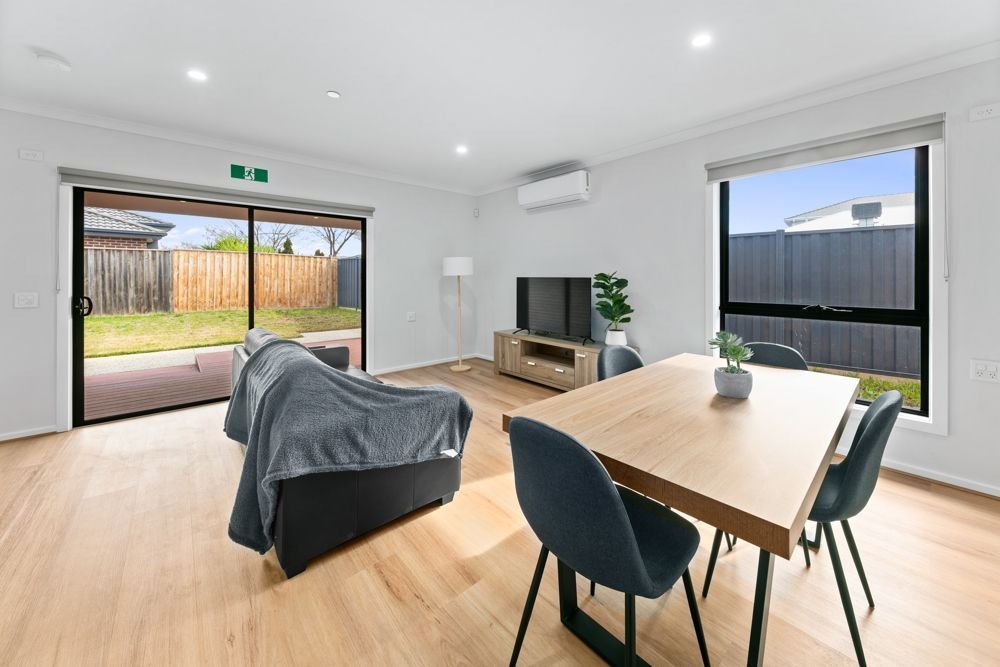 5 Blakewater Crescent, photograph 2.