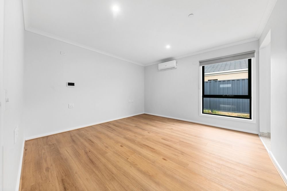 5 Blakewater Crescent, photograph 8.